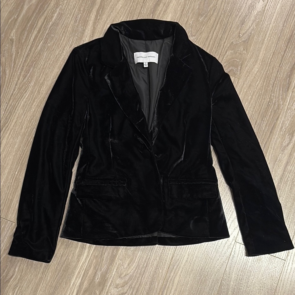 Elegant Black Velvet Women's Blazer